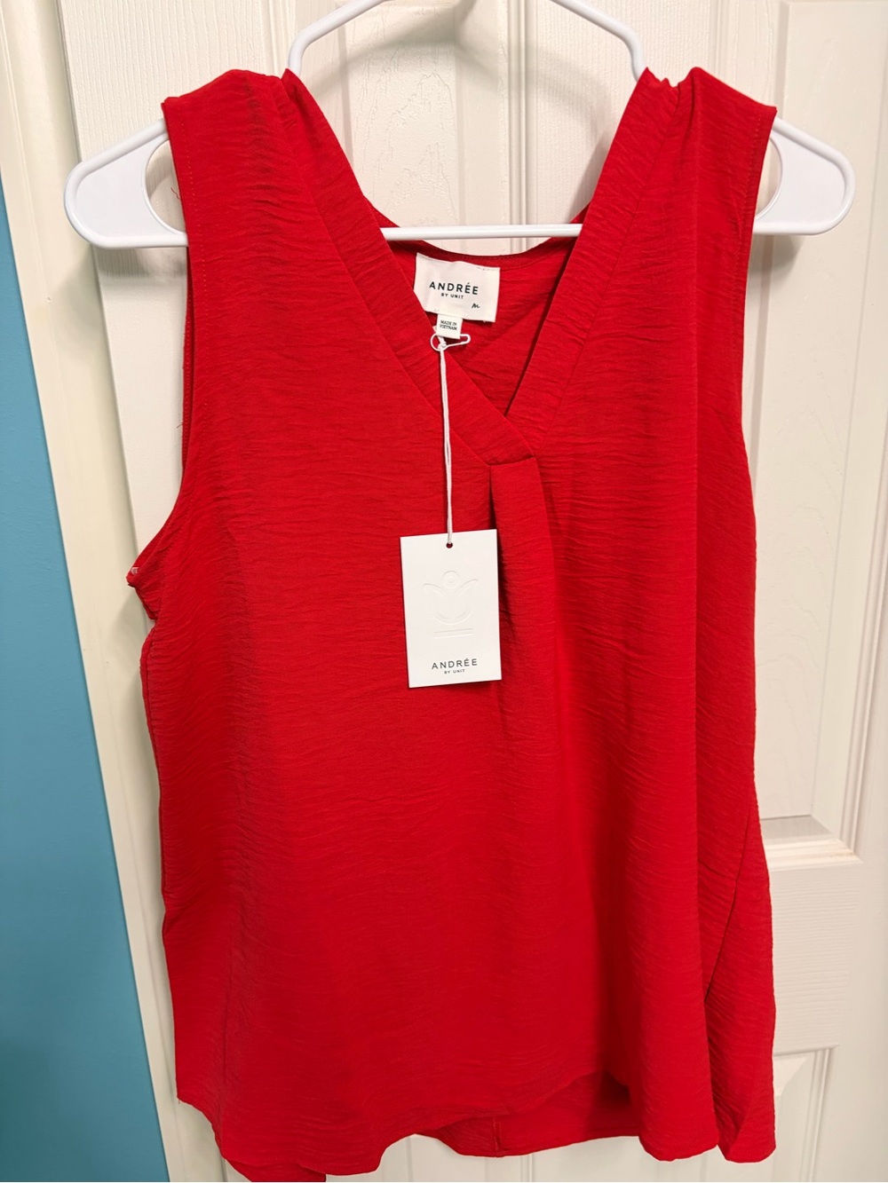ANDREE BY UNIT Red V-Neck Sleeveless Camisole